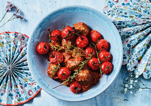 Gratäng med köttbullar och körsbärstomater