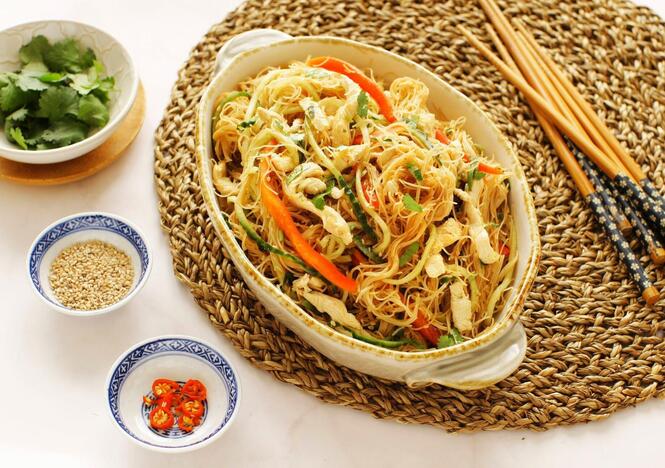 Tupperware Thailändsk risnudelsallad ultimate-mixing-bowl-thai-rice-noodle-salad-02.jpg