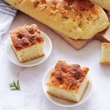 Focaccia - Med potatis och rosmarin.