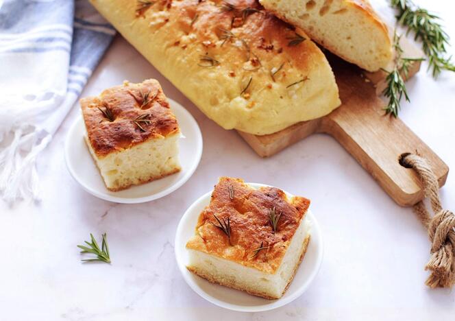 Tupperware Focaccia - Med potatis och rosmarin. ultimate-mixing-bowl-focaccia-03.jpg
