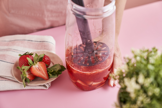 Tupperware Vatten med jordgubbar  och mynta 