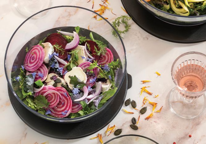 Tupperware Sallad med polkabeta (chioggia) och rödbeta Salat med bolsjebeder og rødbede